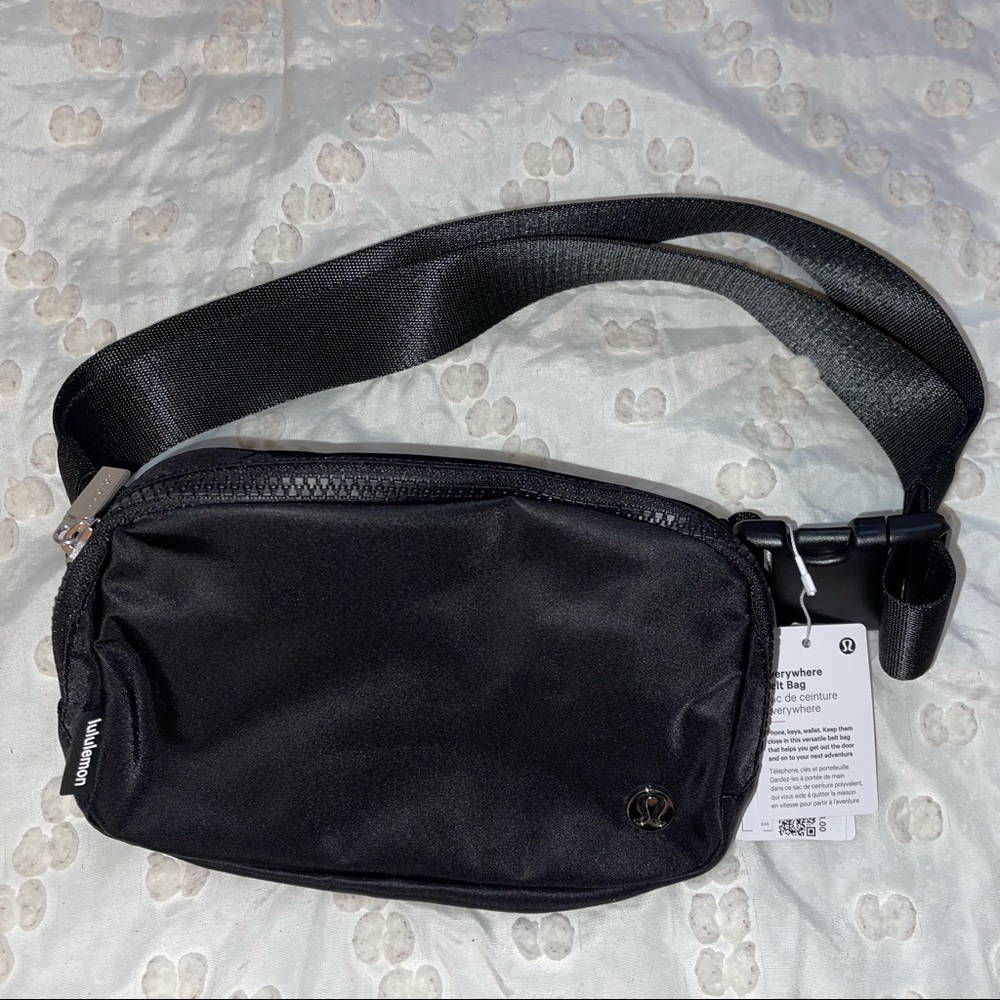 Lululemon Everywhere Belt Bag